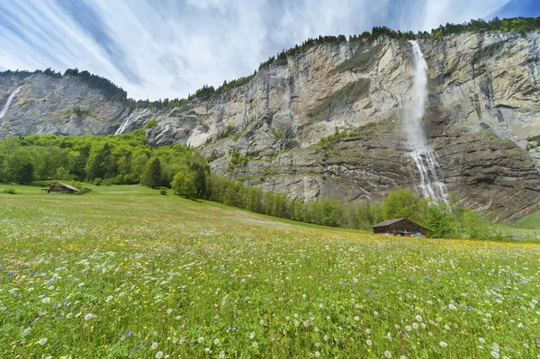 Lauterbrunnen Völgyben Berni Alpok Swiiss Vízesés — Stock Fotó