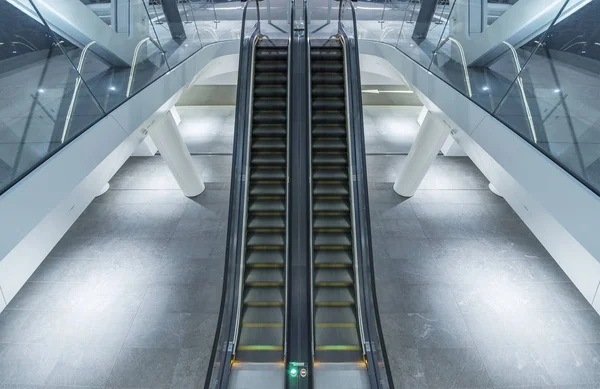 Escalera Mecánica Escalera Edificio Moderno — Foto de Stock