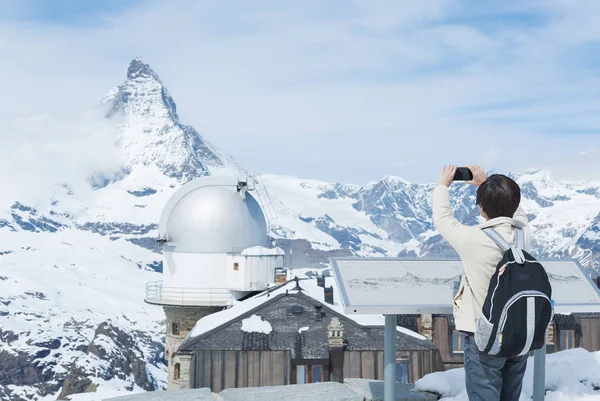 Asya Turizm Alarak Resmi Dağ Matterhorn Zermatt Sviçre Için — Stok fotoğraf