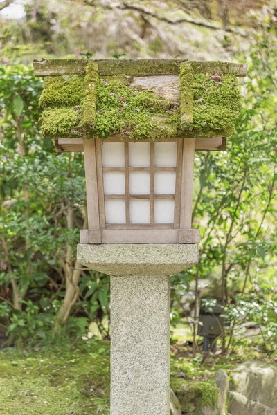 Японский Деревянный Фонарь Японском Саду — стоковое фото