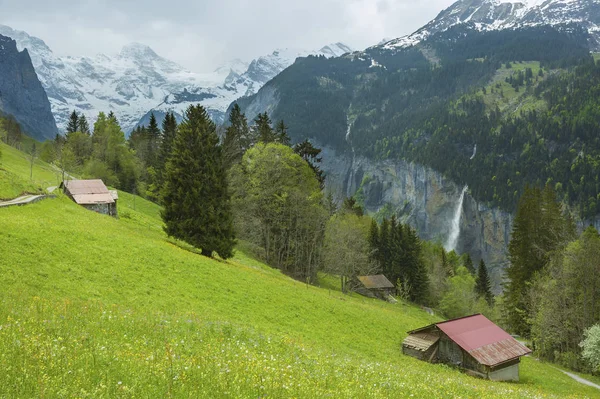 Cabaña Cascada Lauterbrunnen Suiza — Foto de Stock