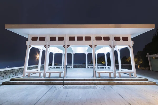 Фасад Современного Пустого Павильона Ночью — стоковое фото
