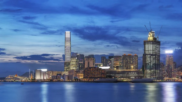 Victoria Limanı Hong Kong Alacakaranlıkta — Stok fotoğraf