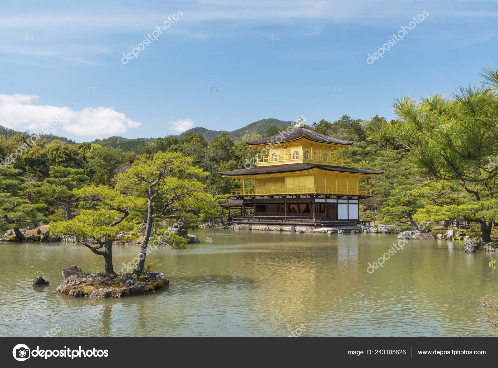 Kinkaku Templo Pavilhao Dourado Kyoto Japao Stock Photo C Leeyiutung