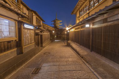 Eski sokak ve Yasaka pagoda Kyoto, Japonya