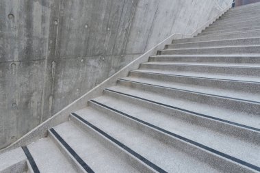 Boş modern gri merdiven