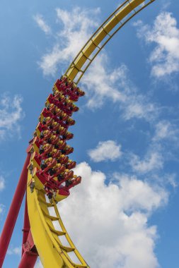 Rollercoaster Ride arka plan duvar kağıdı yakın kadar