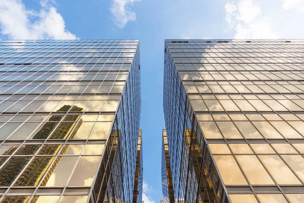 Modern ofis binasının dışı.