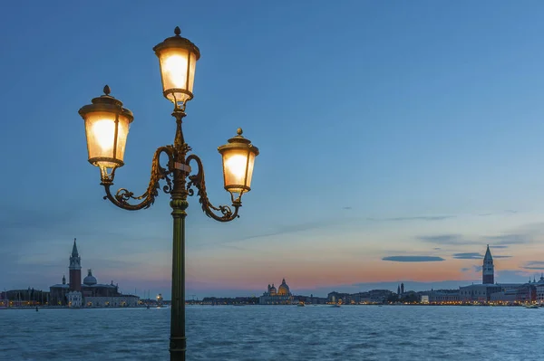 Klassisk Gatubelysningen Lagunen Venedig Italien — Stockfoto