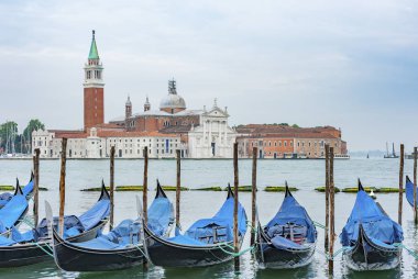 Grand Canal, Venice, İtalya yüzen Gondol