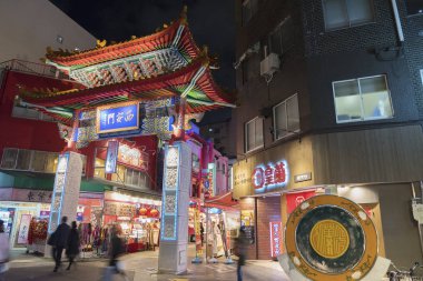 Kobe, Japonya - 12 Nisan 2016: Kobe, Japonya'nın Chinatown. Nankinmachi kompakt mahallesinde merkezi Kobe ve Kansai bölgesinde Çince toplum merkezi olduğunu