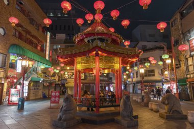 Kobe, Japonya - 12 Nisan: Chinatown Kobe, Japonya üzerinde 12 Nisan 2016. Nankinmachi kompakt mahallesinde merkezi Kobe ve Kansai bölgesinde Çince toplum merkezi olduğunu