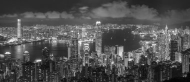 Geceleri Hong Kong 'un Victoria Limanı