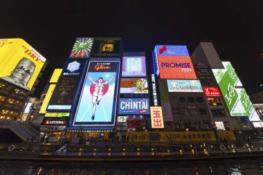 Osaka, Japonya - 13 Nisan: The Glico Man Reklam Pano ve