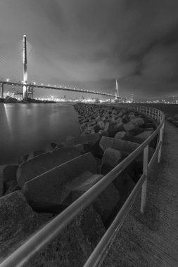 Geceleri köprü ve barajı askıya al