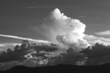 Cennet dramatik bulut ile gündoğumu