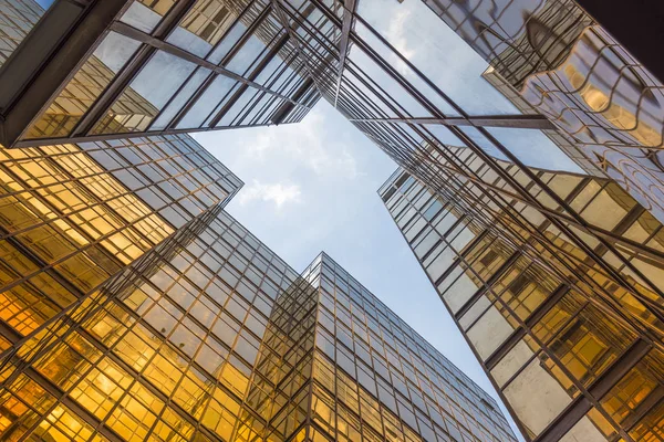 Yüksek katlı ofis binasının dışı