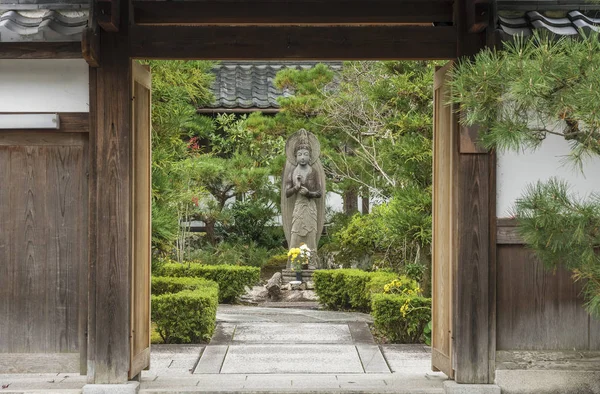 Hermosa Escultura Piedra Quanyin Jardín Kyoto Japón —  Fotos de Stock