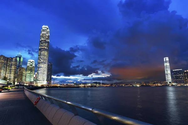 香港のビクトリア港夕暮れ時 — ストック写真