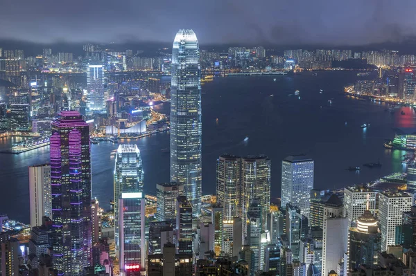 Hong Kong Şehrinin Victoria Limanının Gece Manzarası — Stok fotoğraf