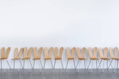 Boş koltuk sırasının