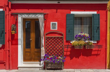 Renkli konut ev Burano adası, Venedik, İtalya. 