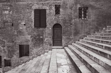siyah ve beyaz fotoğraf eski merdiven Siena, İtalya
