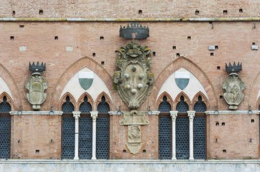 Piazza del Campo 'nun dışında, Siena, Toskana, İtalya ve Avrupa' nın tarihi merkezinde.