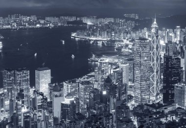 Geceleri Hong Kong 'un Victoria Limanı