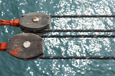 güverte halat ile tahta makara