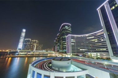 Geceleri Hong Kong şehrinin silueti