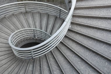 Modern spiral merdiven metal küpeşte ile