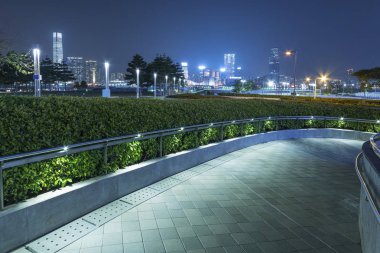 Gece yarısı Hong Kong 'un göbeğinde.