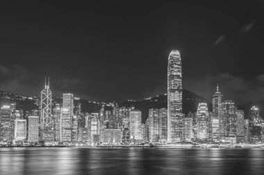 Geceleri Hong Kong 'un Victoria Limanı