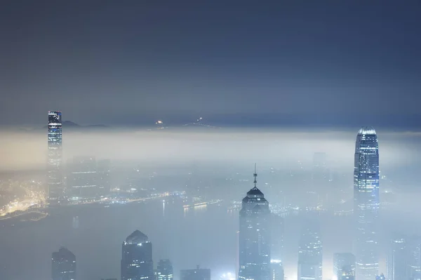 Vista Noturna Enevoada Porto Victoria Cidade Hong Kong — Fotografia de Stock