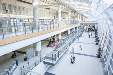 Hong Kong, Çin - 16 Nisan: Geliş salonunda Hong Kong internet