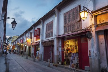 Macau. Çin - 01 Haziran 2016:: Macau eski sokak. Macau 2005 yılında Unesco Dünya Mirası listesinde yazılı idi.