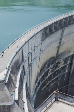 Kurobe Daiyon Dam Japonya'da Tateyama Kurobe alp rotasındaki