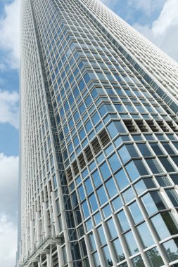 Hong Kong şehrindeki modern ofis binasının dışı.