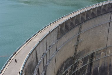 Kurobe Daiyon Dam Japonya'da Tateyama Kurobe alp rotasındaki