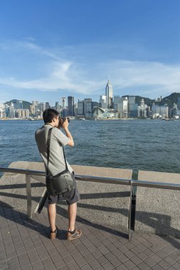 Hong Kong, Çin - Ağustos 12: gezginler Tsim Sha Tsu ziyaret