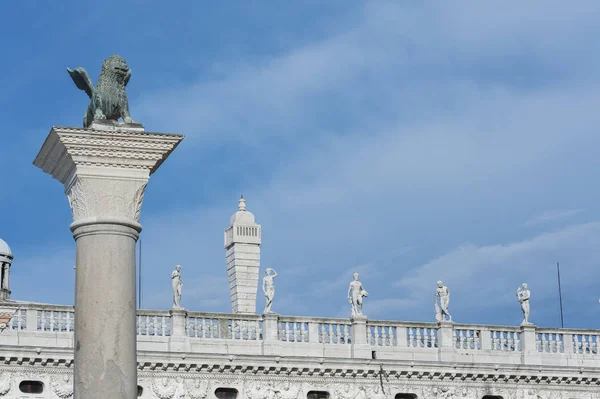 Palazzo Ducale Doge Sarayı Yakınındaki Önünde Antik Sütun — Stok fotoğraf