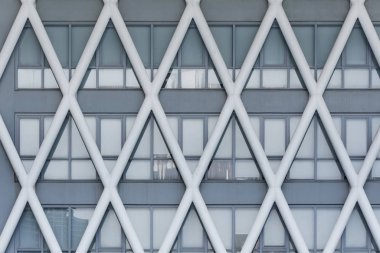 Modern binanın ön cephesi