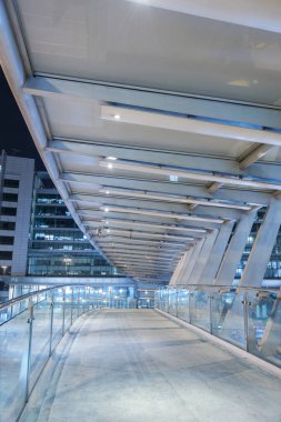 Şehir merkezindeki işlek cadde üzerinde boş yaya geçişi