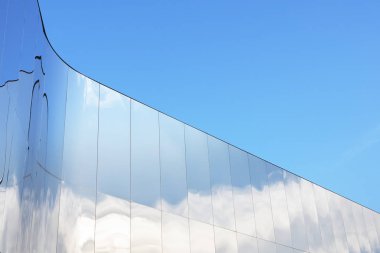 Soyut inşa ediliyor. Modern ofis binasının detayları 