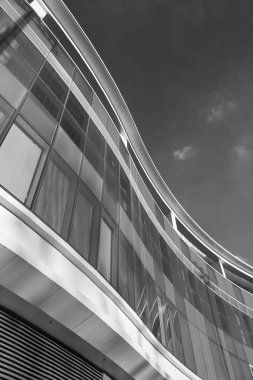 Soyut inşa ediliyor. Modern ofis binasının detayları 