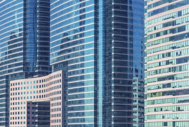 Soyut inşa ediliyor. Modern ofis binasının detayları 