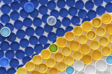 geri dönüştürülmüş plastik şişe kapakları 