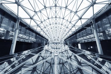 Soyut inşa ediliyor. Modern ofis binasının detayları 