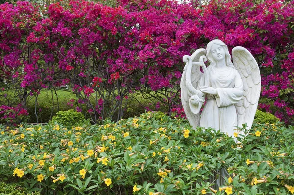 Melek bahçe heykeli